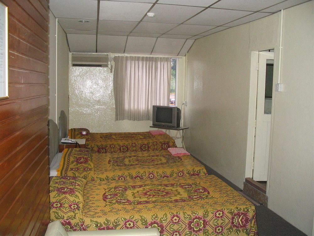 Fata Garden Hotel By Place2Stay Кучинг Экстерьер фото