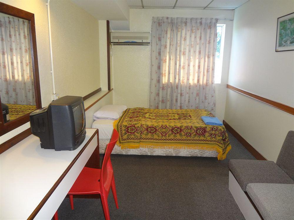 Fata Garden Hotel By Place2Stay Кучинг Экстерьер фото